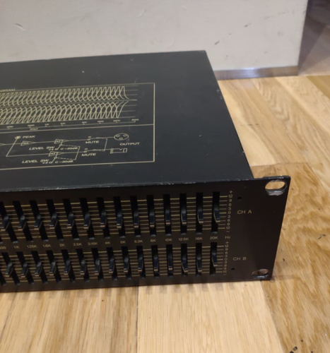 YAMAHA Q2031A GRAPHIC EQUALIZER 2-Channel 31-Band 2U AC100V 50/60Hz 18W - Picture 4 of 6