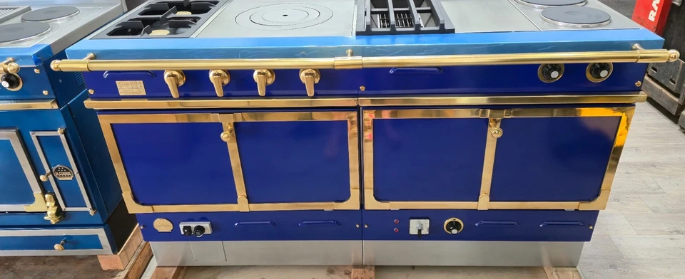 Gama de combustible doble La Cornue (recabada, pulida y probada) - ¡¡Lista para enviar!!! Foto 2 de 4