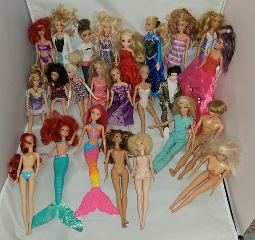 Lot #1 Vintage Large Lot Of 24 Barbie Dolls, Ken Dolls Mattel Toy Figures