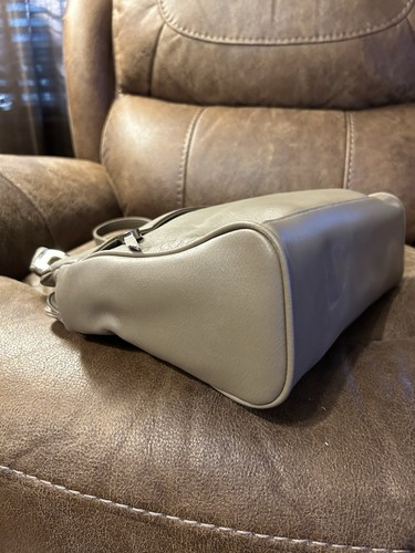 Vintage Aurielle Women’s Taupe Leather Handbag Shoulder Purse Gold Hardware - Picture 14 of 18