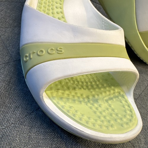 Sandales à talons compensés Crocs vert citron blanc caoutchouc bout ouvert femme taille 7 - Photo 4/15