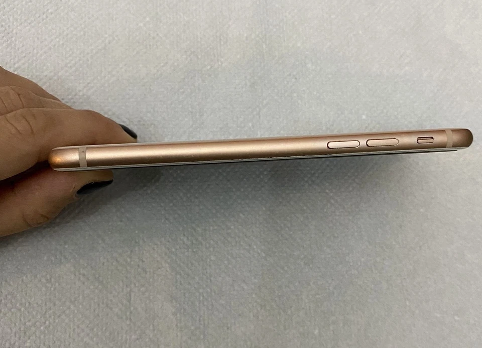 Apple iPhone 8 - 64GB - Oro - Immagine 3 di 4