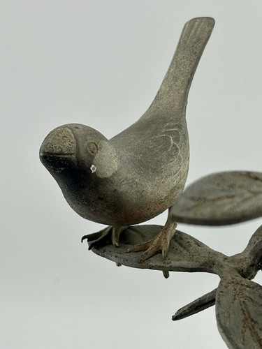 Candelabro de bronce de 3 luces pájaro en rama 9′′ de alto mediados de siglo años 50 pátina profunda de colección - Imagen 5 de 10