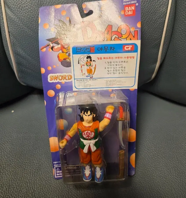 Vintage Dragon Ball Z Sword Swinging Yamcha Action Figure Bandai