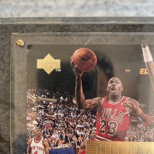 NBA Vintage Michael Jordon SPORTS PLAQUE ~ Wearing Bulls Jersey # 23 vs. Knicks - Picture 9 of 12