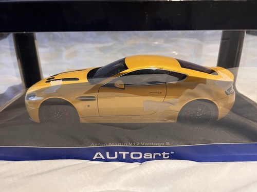 AUTOart Aston Martin V12 Vantage S Yellow 70252 1/18 - Picture 3 of 6