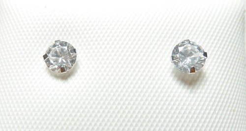 14kt White Gold 4MM Cubic Zirconia Stud Earrings - GIFT BOX - FREE SHIPPING - Picture 5 of 7