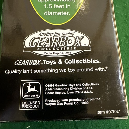 Wayne Gravity Gas pump Die Cast Gearbox 8" John Deere Green Replica - Picture 6 of 9