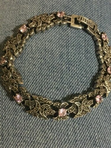 Gioielli antichi in argento in argento con pietra principale corallo