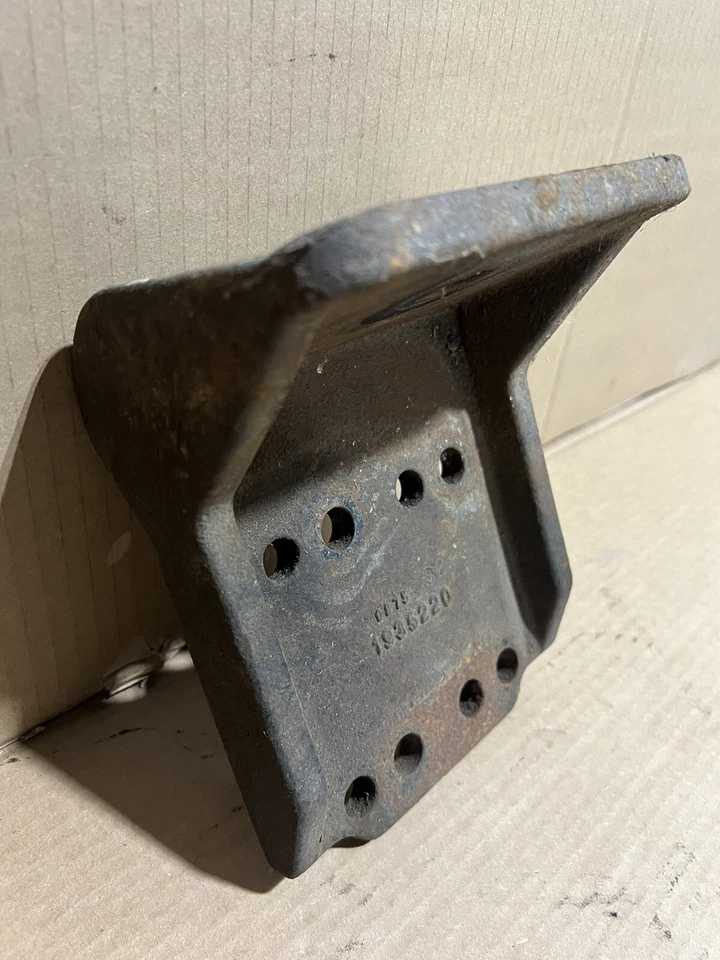 Caterpillar Diesel Engine Motor Mount OEM Genuine Part # 1935220 Left / Right - Image 4 of 4