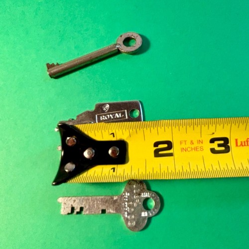 4 sortierte Vintage Schlüssel 2 flache Rockford 118-L 1 Royal 242 Gepäck 1 Möbel Skelett - Bild 7 von 7