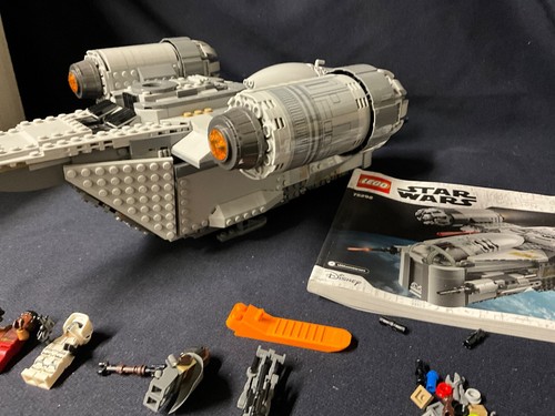 Mandalorian Razor Crest Star Wars #75292, Complete/Loose w/mini figs - Picture 8 of 8