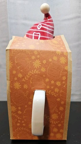 Taza y tapa gnomo de cerámica sombrero rojo con hojas otoño 18 oz - Imagen 4 de 5