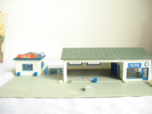 HE190* KIBRI H0 Eingang m. Kiosk vom Schwimmbad gebaut (Teil)