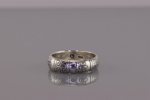 Anillo Brighton Plata de Ley Tallada Flor Pergamino Banda 925 Talla: 8 - Imagen 5 de 8