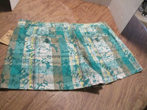 Route 66 Women Shorts Tropical Flowers Size 9/10