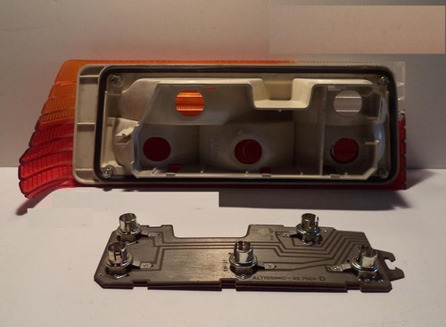 FANALE POSTERIORE DESTRO COMPLETO PER PEUGEOT 305 Berlina fino al 8/1982 SEIMA - Foto 2 di 2