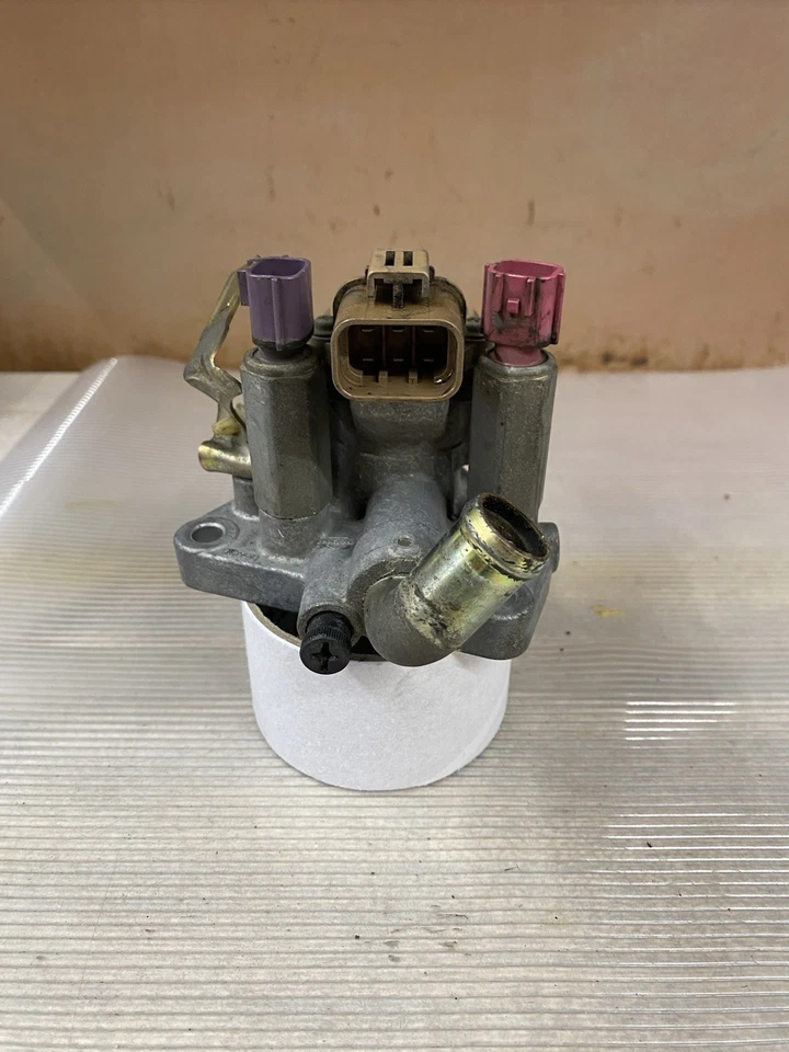 Válvula de control de aire de ralentí OEM 1995-1999 Nissan Máxima Infiniti I30 E9T16071A Foto 3 de 4