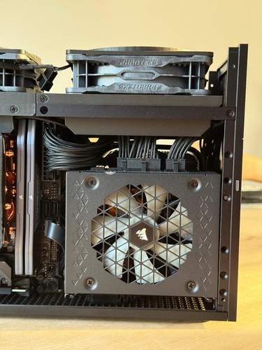 FormD T1 SFF ITX Custom PC - 4080 Super FE / 7800X3D / 32gb CL30 / 2TB SSD - 第 4/21 張圖片