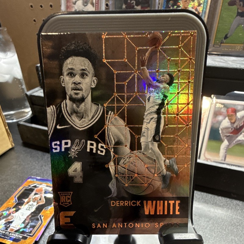 Panini 2017-18 Essentials Derrick White #103 San Antonio Spurs Rookie Card