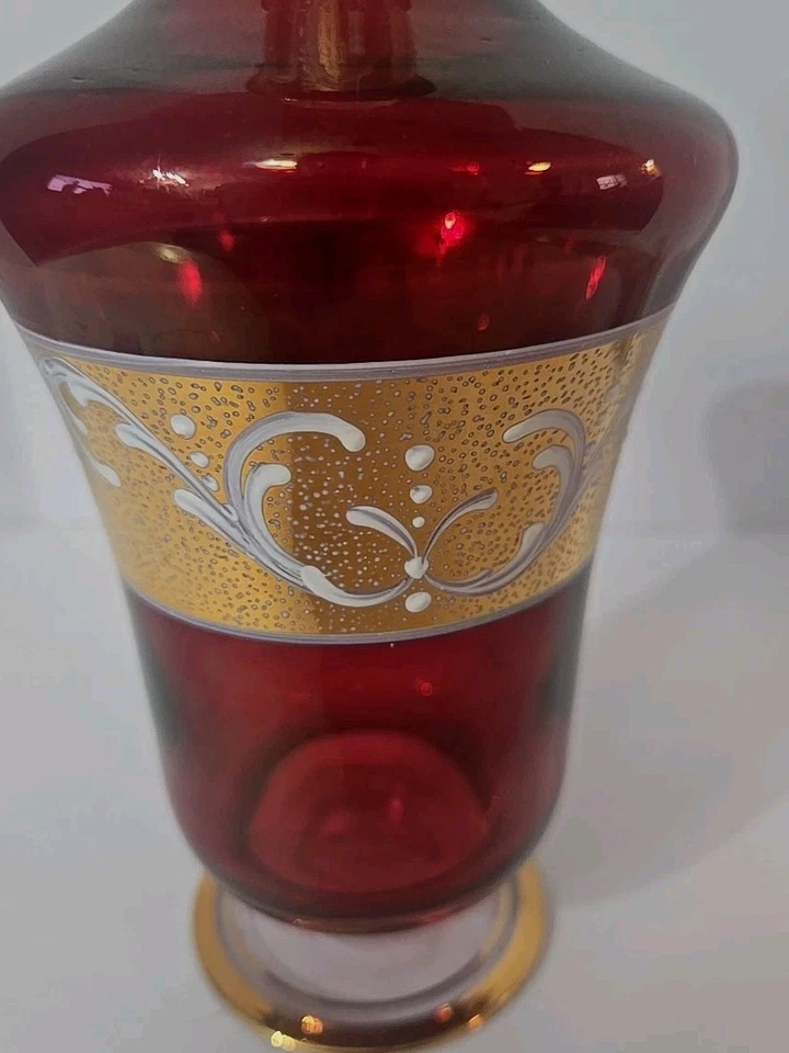 "Antigua jarra de vidrio bohemio Moser roja con rollos de oro esmaltado 10,25"" H" Foto 2 de 4