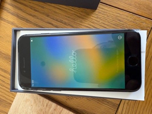 Boxed Apple iPhone 8 64GB Unlocked - Picture 2 of 10