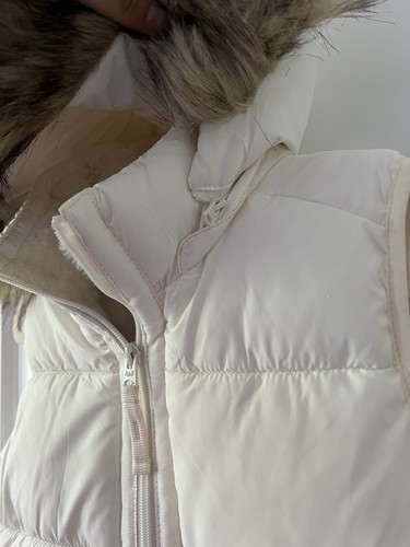 Abercrombie & Fitch Fur Hood Fleece Lined Puffer Vest | White | Size XS - Picture 3 of 8