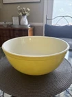 Vintage Pyrex Large Yellow #404 Nesting Mixing Bowl 4 Quart