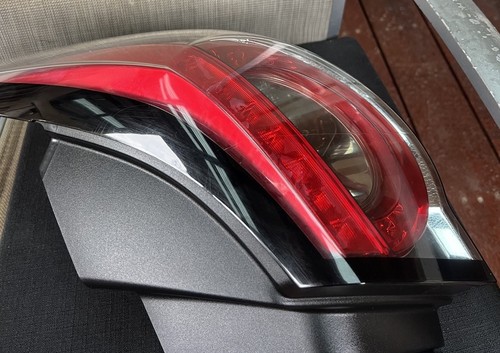 GENUINE HSV 2013-2017 VF GTSR-GTS-CLUBSPORT-SENATOR SEDAN RHS TAIL LIGHT!! - Picture 5 of 19