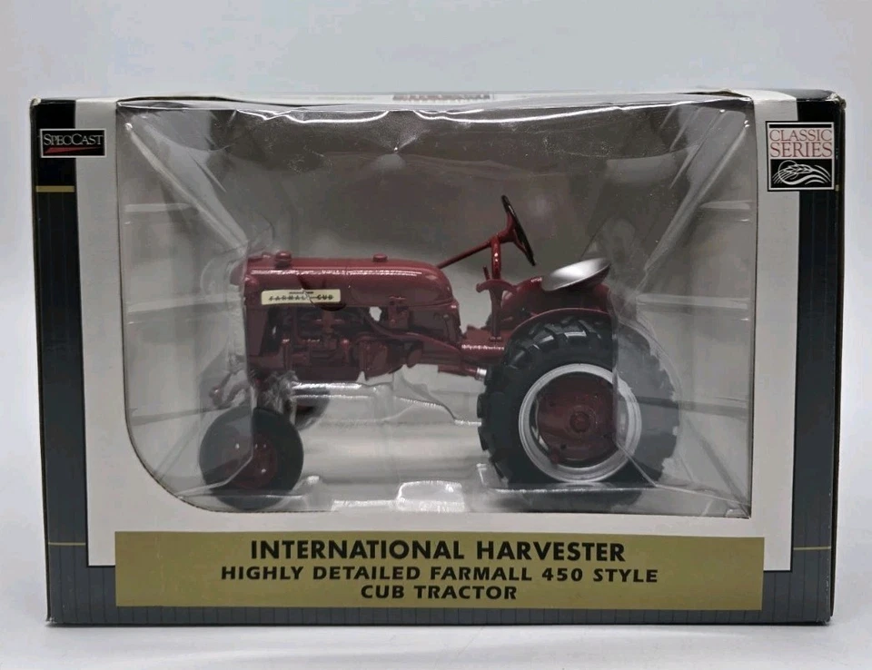 SpecCast Classic COSECHADORA INTERNACIONAL Farmall 450 Style Cub Tractor 1/16 Nuevo en caja Foto 2 de 4