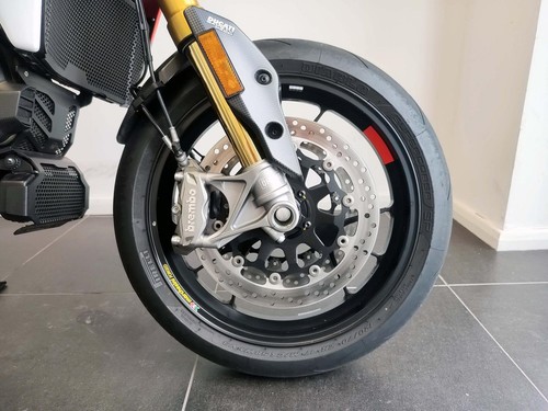 2024 Ducati Hypermotard 950 SP 1,646 Miles 1 Owner | £215 Dep & £215 pcm - Picture 7 of 16