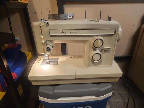 VINTAGE Kenmore 158-19461 Sewing Machine - WORKING  VERY CLEAN - Picture 1 of 24