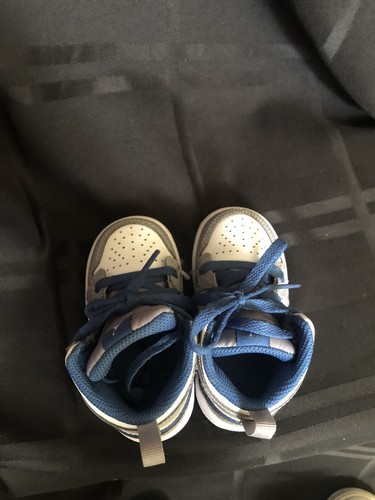 Zapatos para niños pequeños Nike Air Jordan 1 Mid 'Cement/True Blue' DQ8425 014 - Talla 5C - Imagen 7 de 9