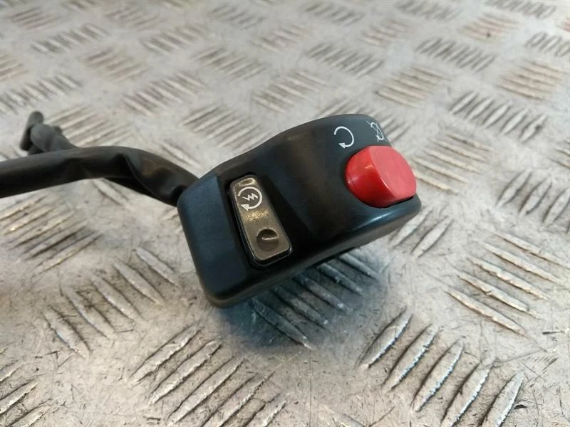 Triumph DAYTONA 955i (2001-2002) Switch Gear Right Hand - Image 2 of 4