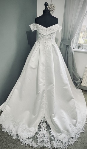 Size 18/20 Off Shoulder Satin Wedding Dress With Detailed Train - Picture 5 of 6