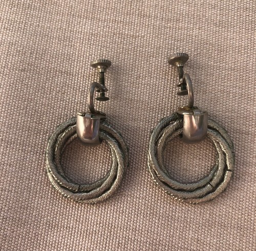 Vintage Silver Tone Hammered Metal Screw Back Earrings - Picture 4 of 6