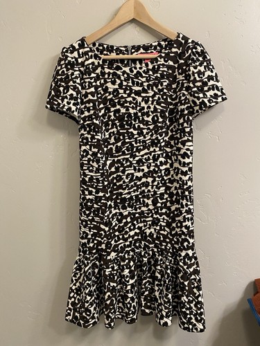 Betsey Johnson NWOT Women’s Size 6 Ruffle-Hem Short Sleeve Brown Black Dress