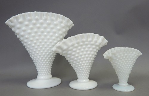 Trio Vintage Fenton Hobnail weiß Milchglas Fächer Vase Konvolut