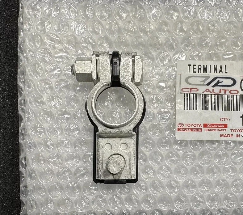 81-88 TOYOTA COROLLA POSITIVO BATERÍA TERMINAL CONECTOR OEM NUEVO Foto 2 de 4