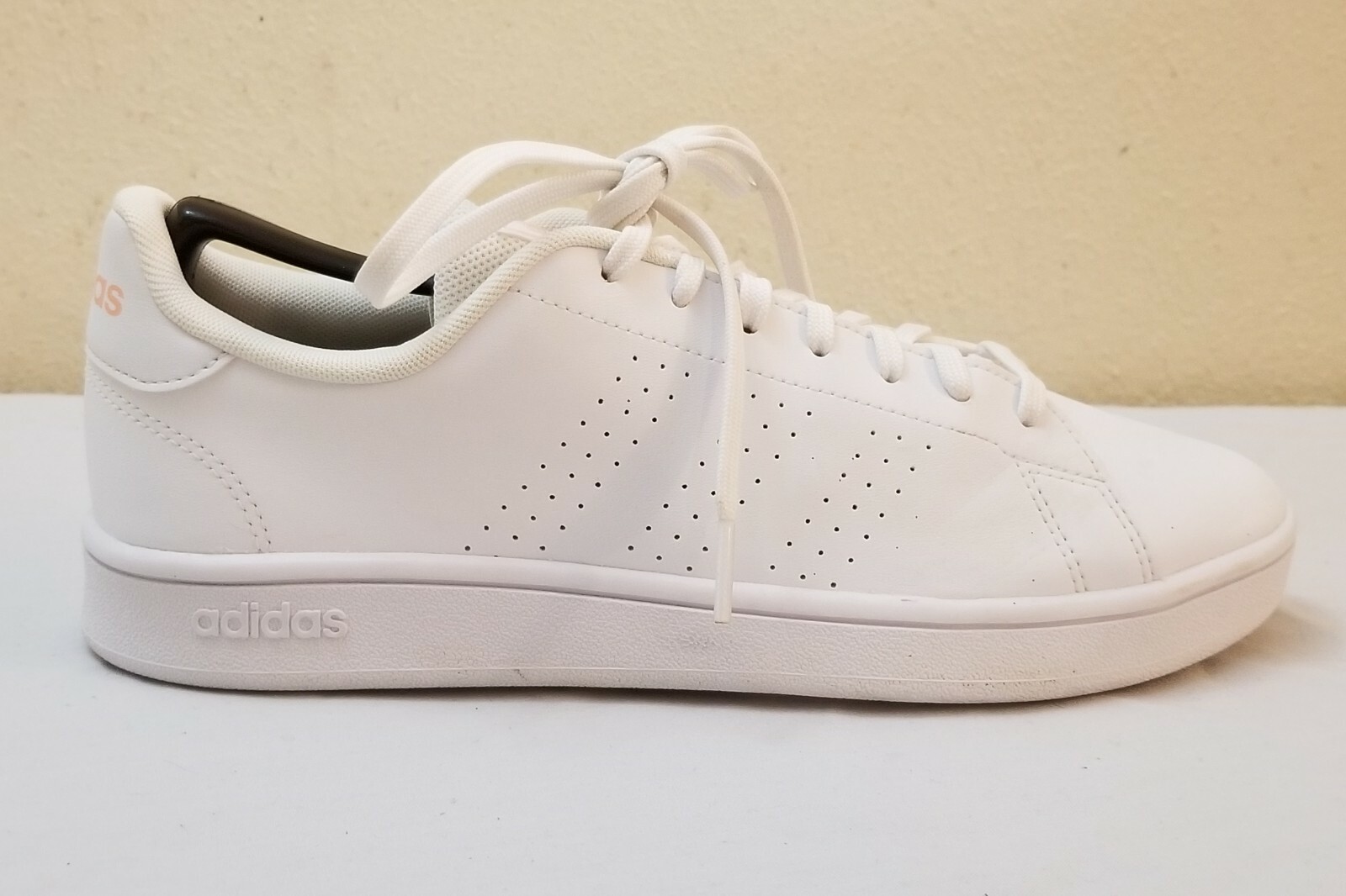 gezagvoerder God hoofdpijn Adidas Advantage Base All White w/ Pink Logo Athletic Street Shoes Size 9.5  | eBay