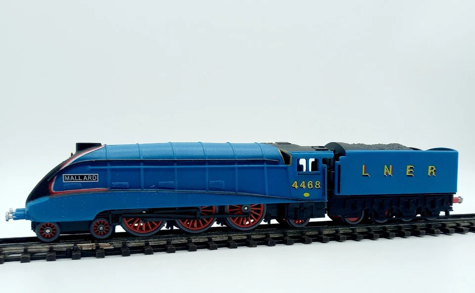 OO Gauge 1:76 Scale LNER Mallard Steam Locomotive Train Model Railway - Image 3 of 4