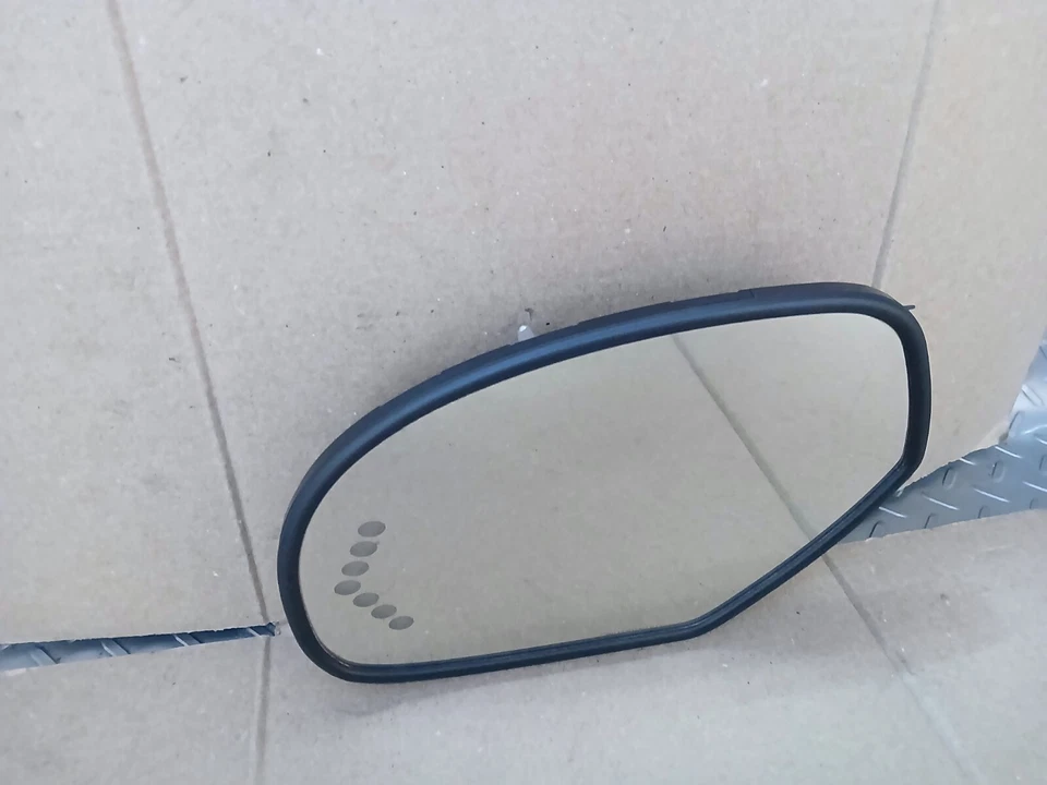 Espejo retrovisor lateral del conductor Yukon Tahoe Suburban 2007-09 OEM vidrio atenuación automática calor y señal Foto 4 de 4