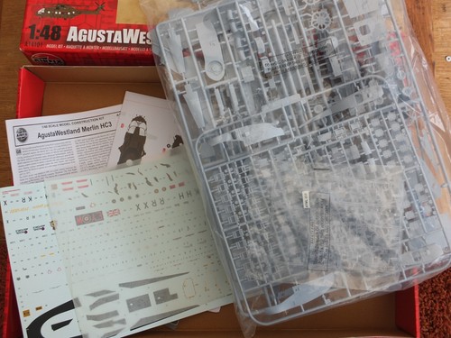 AIRFIX A14101 - AGUSTA WESTLAND MERLIN HC3 HELICOPTER - MODELLBAUSATZ IM MASSSTAB 1:48 - Bild 2 von 2