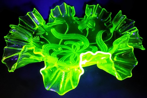 Uranium ruffled glass plate on four legs, 19th/20th century, Art Nouveau style - Picture 2 of 8