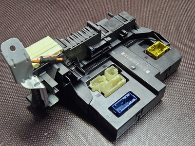 Mercedes C Class W204 Fuse Box SAM Control Unit 2045451869 2045456832  