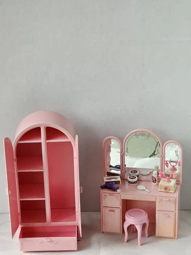 VINTAGE MATEL 1987 BARBIE'S SWEET ROSES Wardrobe Bedroom Vanity Plus Extra Items