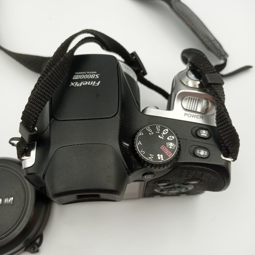 FujiFilm Finepix S8000FD 8,0 MP Digitalkamera - Schaltet ein aber ist defekt - Bild 3 von 15