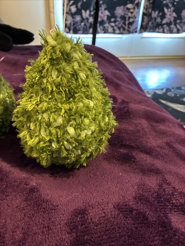 Peluche Weed Nugget: brote de marihuana difuso relleno de ganchillo púrpura/verde - Imagen 4 de 7