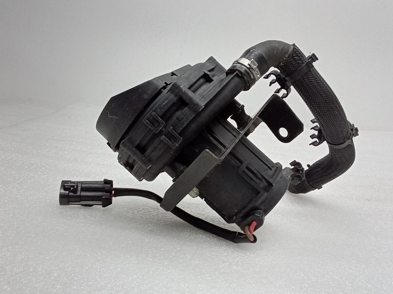 Maserati Quattroporte 2002-2019 Secondary air pump