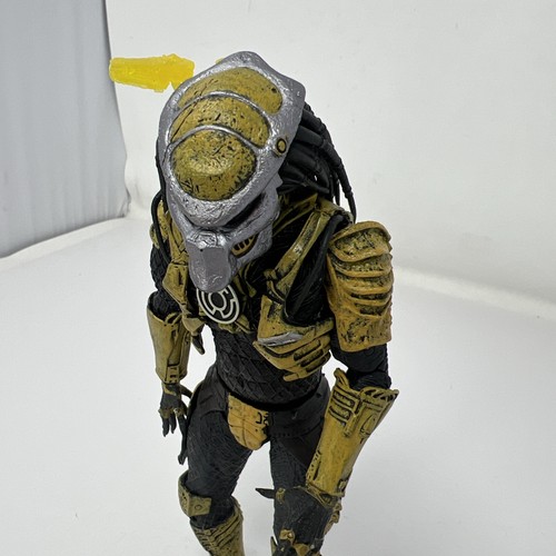 Modellino Neca Lanterna Verde Giallo Sinestro Predator usato solo - Foto 3 di 10